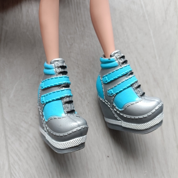 Lot of 3 2015 Bratz Dolls - Selfie Snaps Jade, Study Abroad Sasha & Cloe - Picture 8 of 8